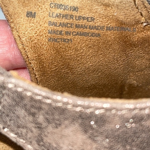 Comfortiva Women's Sandals 8M Gray Metallic Leather Pillowtop Slip On Open Toe - Picture 11 of 11